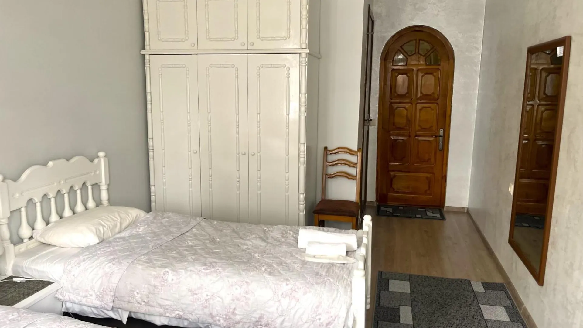 Inn Sweet Home At Ninoshvili 3 Batumi
