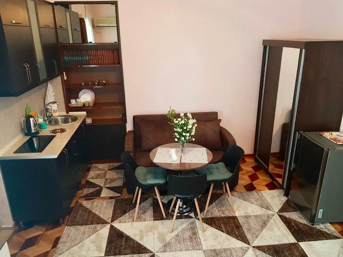 Sweet Home At Ninoshvili 3 Batumi Inn