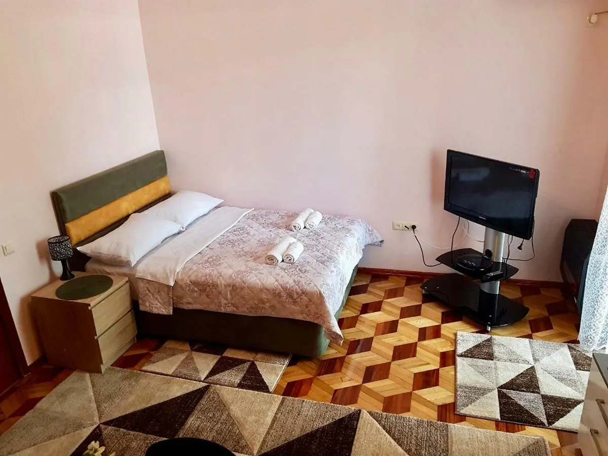 Sweet Home At Ninoshvili 3 Batumi Inn
